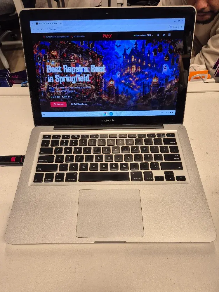13 inch MacBook Pro 2009 with ChromeOS installed, view 1 of 5