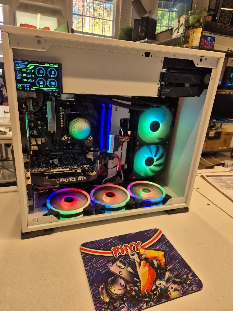 White InWin Gaming PC, view 1 of 10