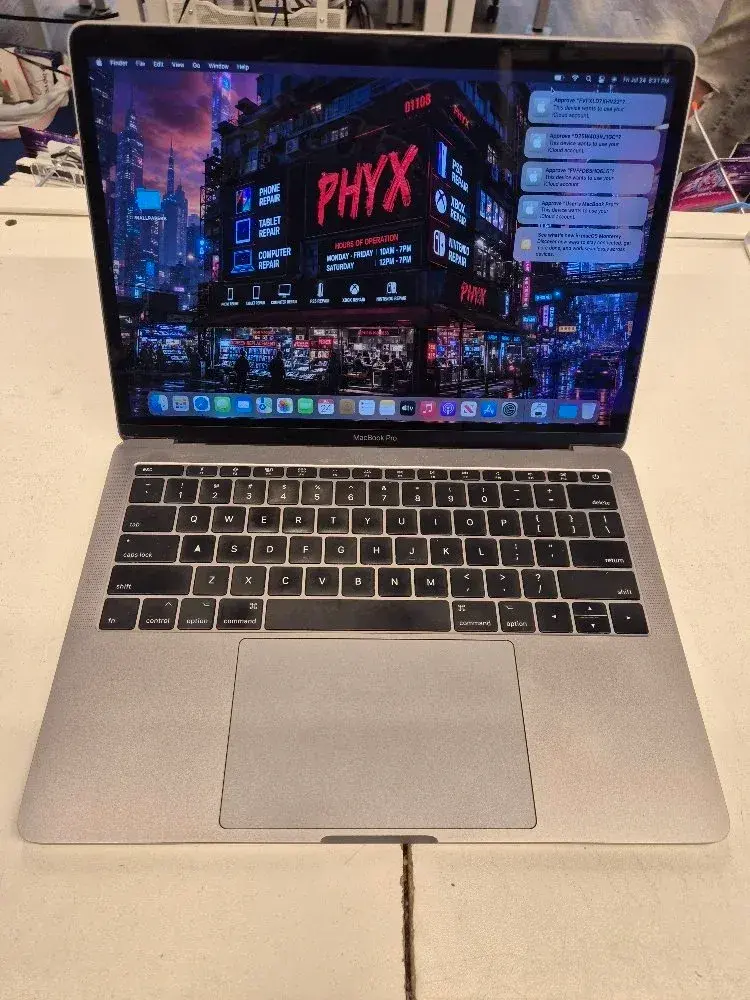13" MacBook Pro 2017, 2.3 i5, 8GB RAM, 128GB SSD + New Battery FVFXV51WHV22