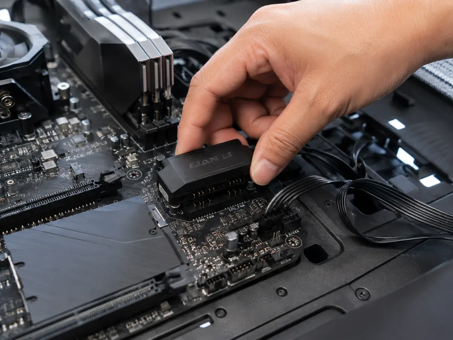 LIAN LI Module Installation on Motherboard
