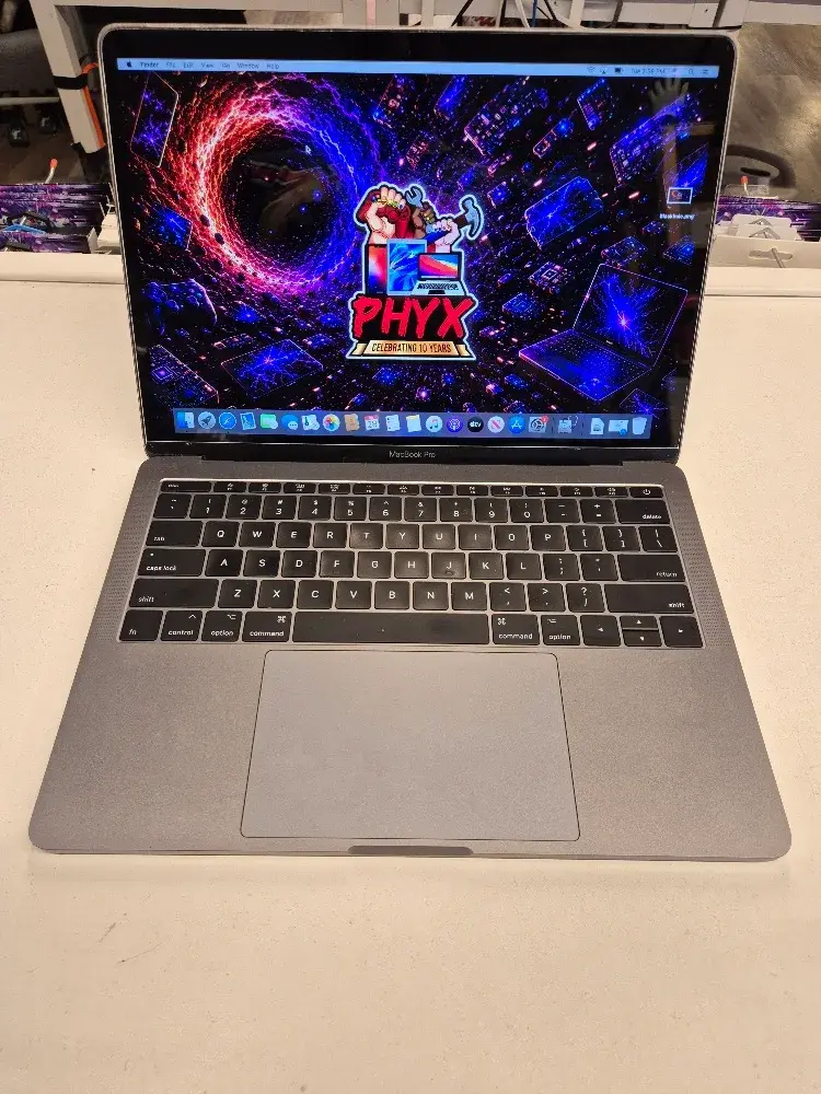 13" MacBook Pro 2017, 2.3 i5, 8GB RAM, 256GB SSD + New Battery FVFWTUYXVV29