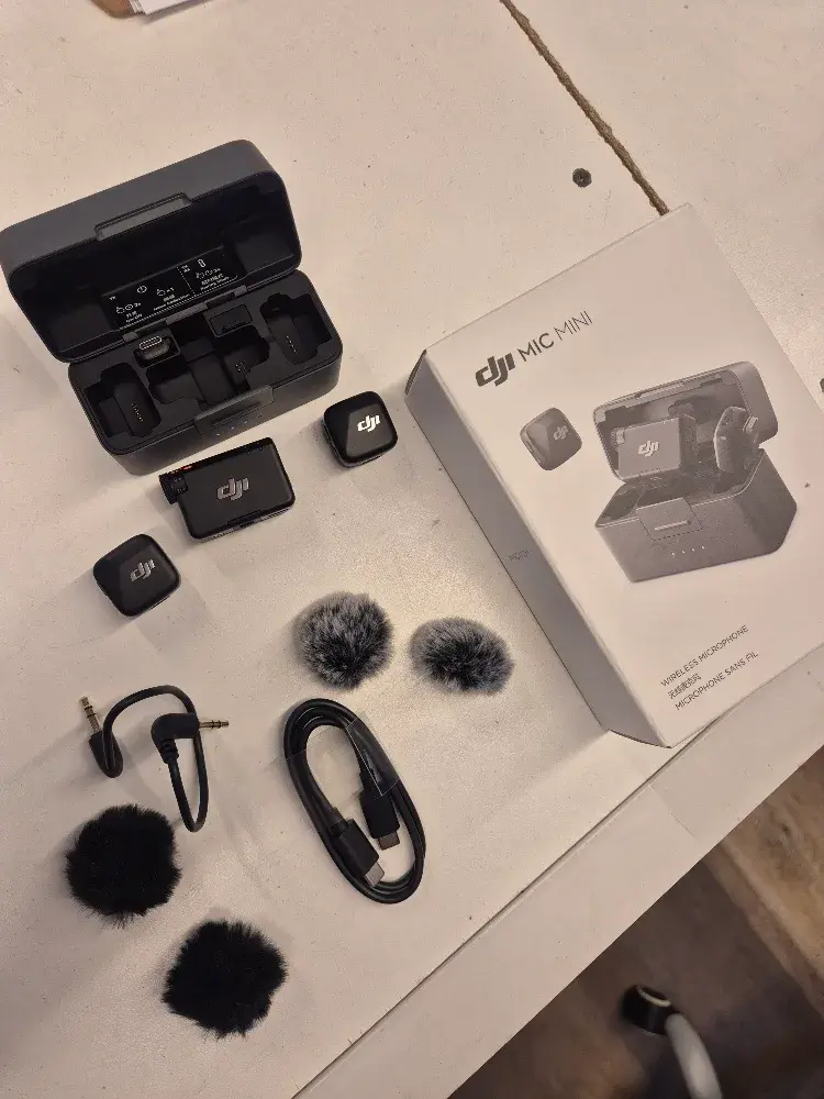 DJI Mic Mini wireless lavalier microphone set with two transmitters, receiver and charging case, main view, sold by PHYX