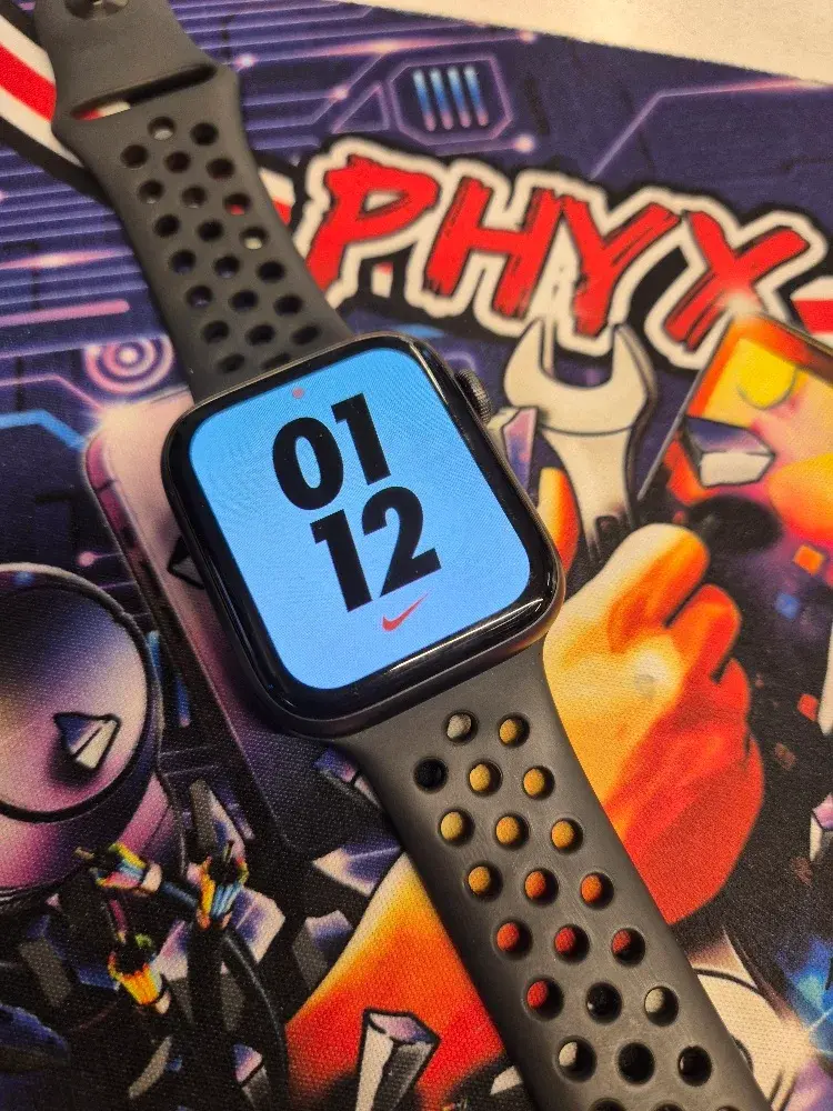 Apple Watch Series 5 44mm, view 1 of 7