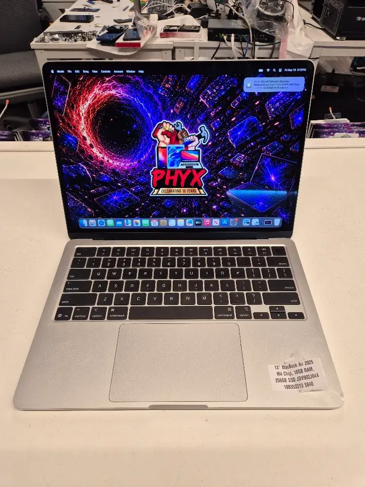 13 inch MacBook Air 2025 M4, view 1 of 10