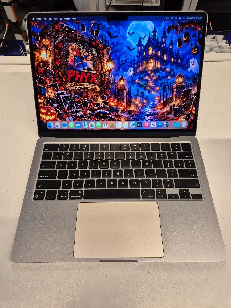 13-inch MacBook Air M2, view 1 of 7