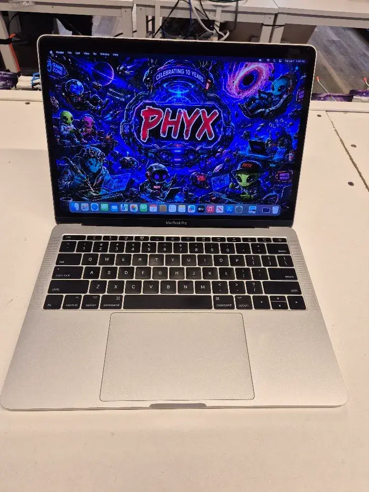 13" MacBook Pro 2017, Two Thunderbolt 3 Ports, 2.3 Dual Core i5, 8GB RAM, 128GB SSD C02TV1VLHV27 + NEW Battery