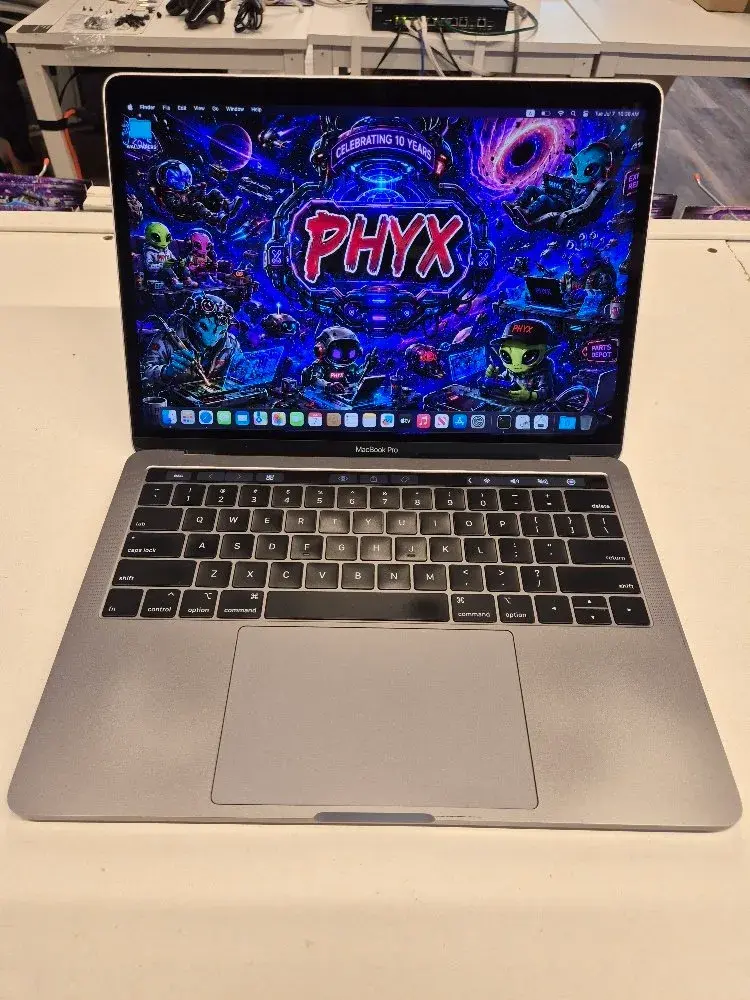 13" MacBook Pro 2018, Four Thunderbolt 3 Ports, 2.7 i7, 500GB SSD, 16GB RAM + New Battery - C02X43J9JHD2 NO TOUCH ID, No Touch bar A1989