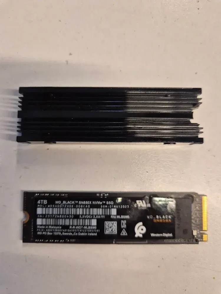 WD_BLACK SN850X 4TB NVMe SSD - M.2 2280 - WDS400T2X0E SN 23172N800430