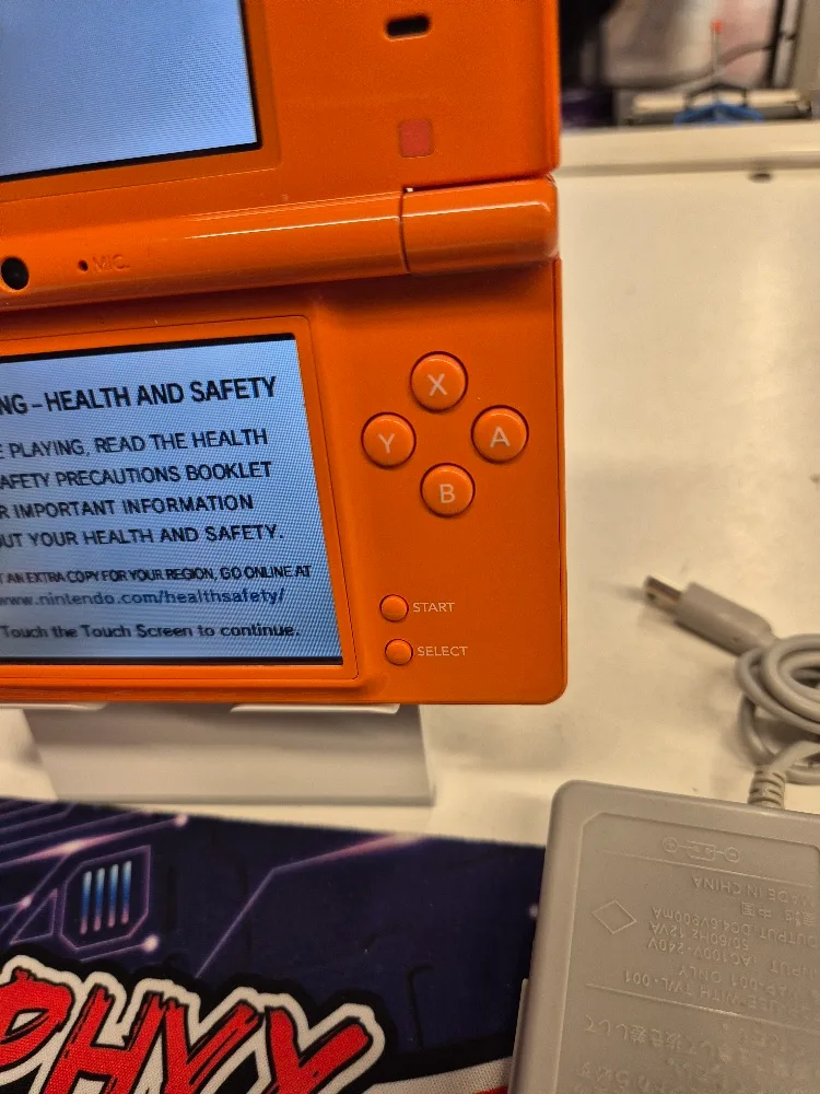 Nintendo DSi Orange Console Bundle w/ Charger + SD Card TW44621635
