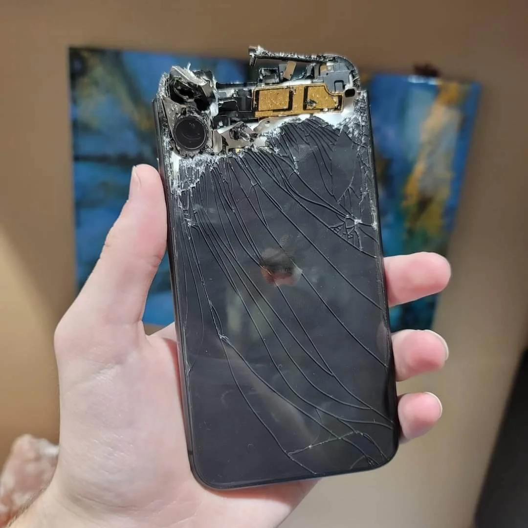 Broken-iPhone fixing shop in Springfield